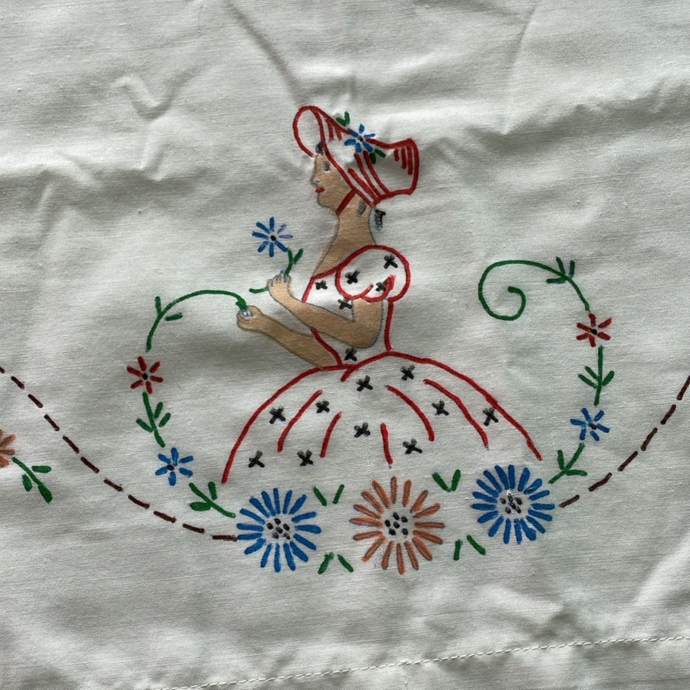 Linens  Shower Curtain cloth Paris Art , 2 Embroidered  Regular Pillow Cases